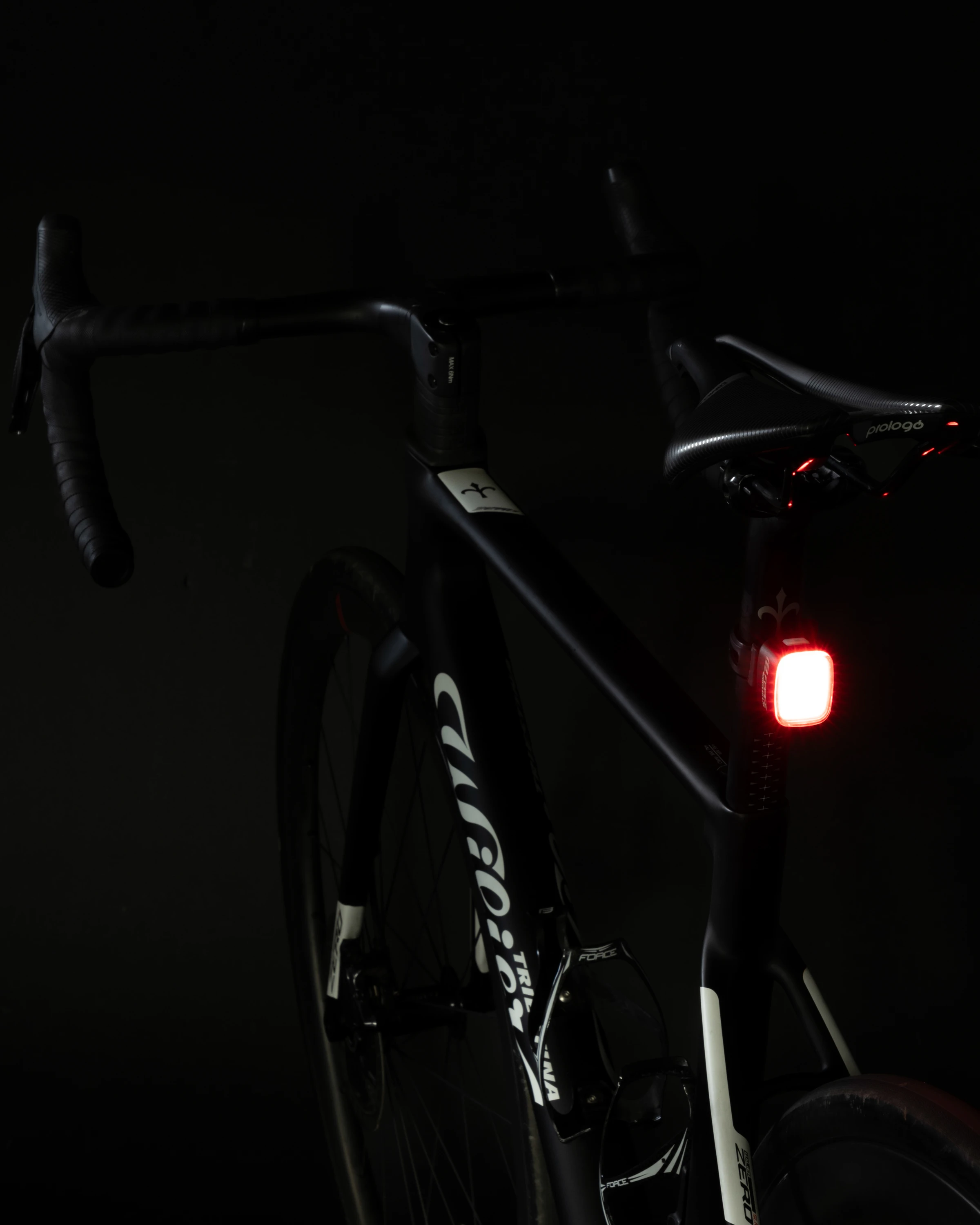 blikačka zadní FORCE NUB 50 LM, 24 LED, USB