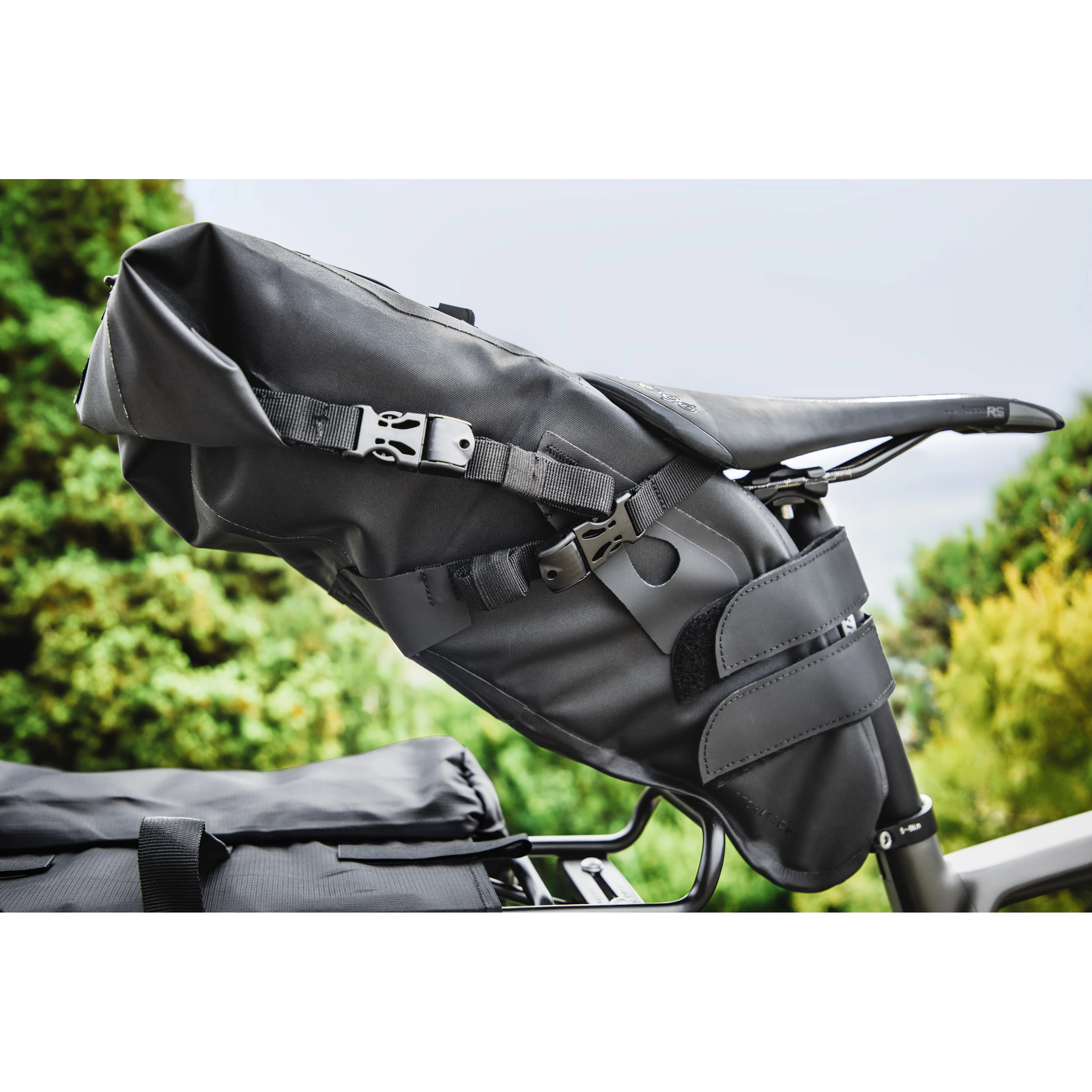 brašna pod sedlo FORCE STORMPACK L, černá
