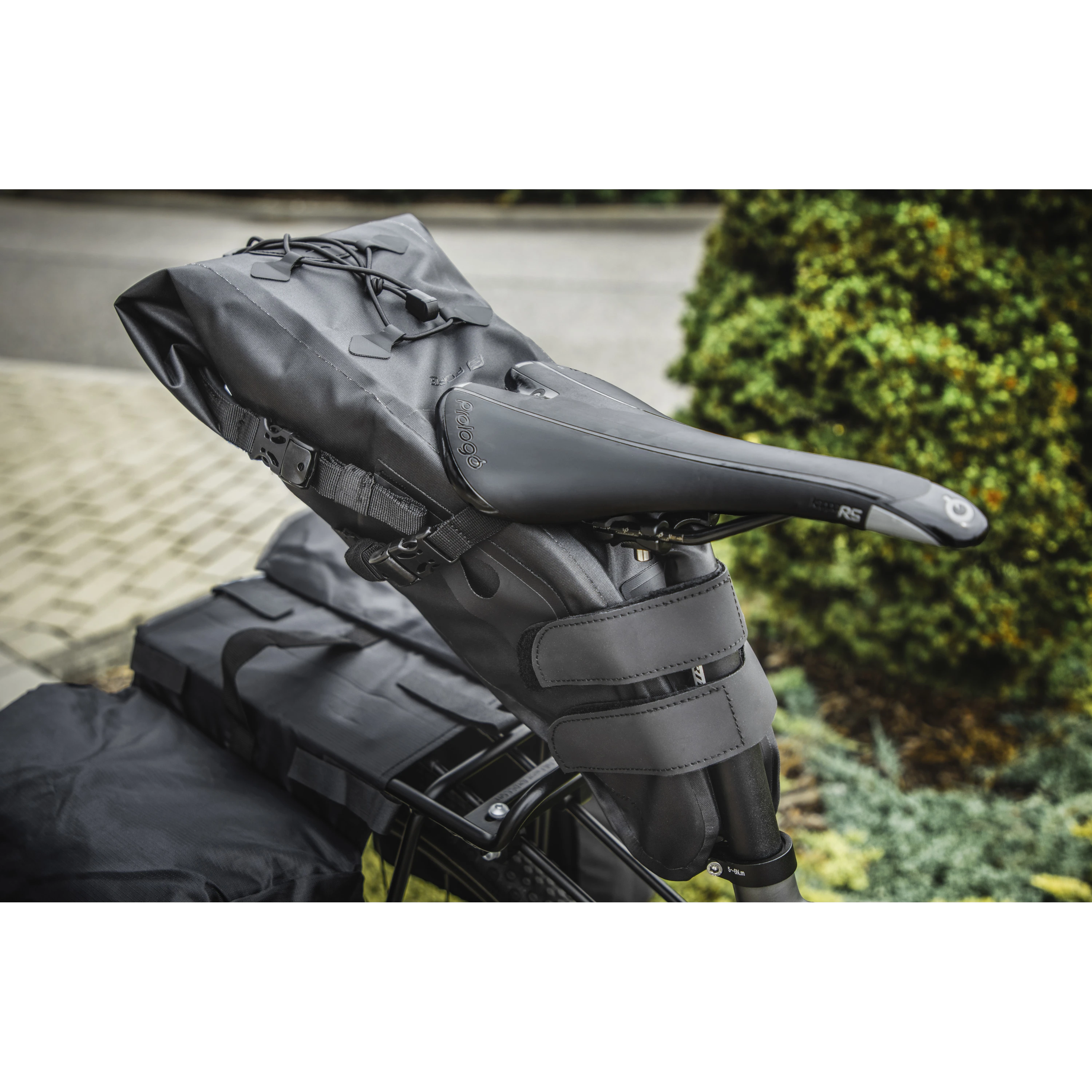 brašna pod sedlo FORCE STORMPACK L, černá