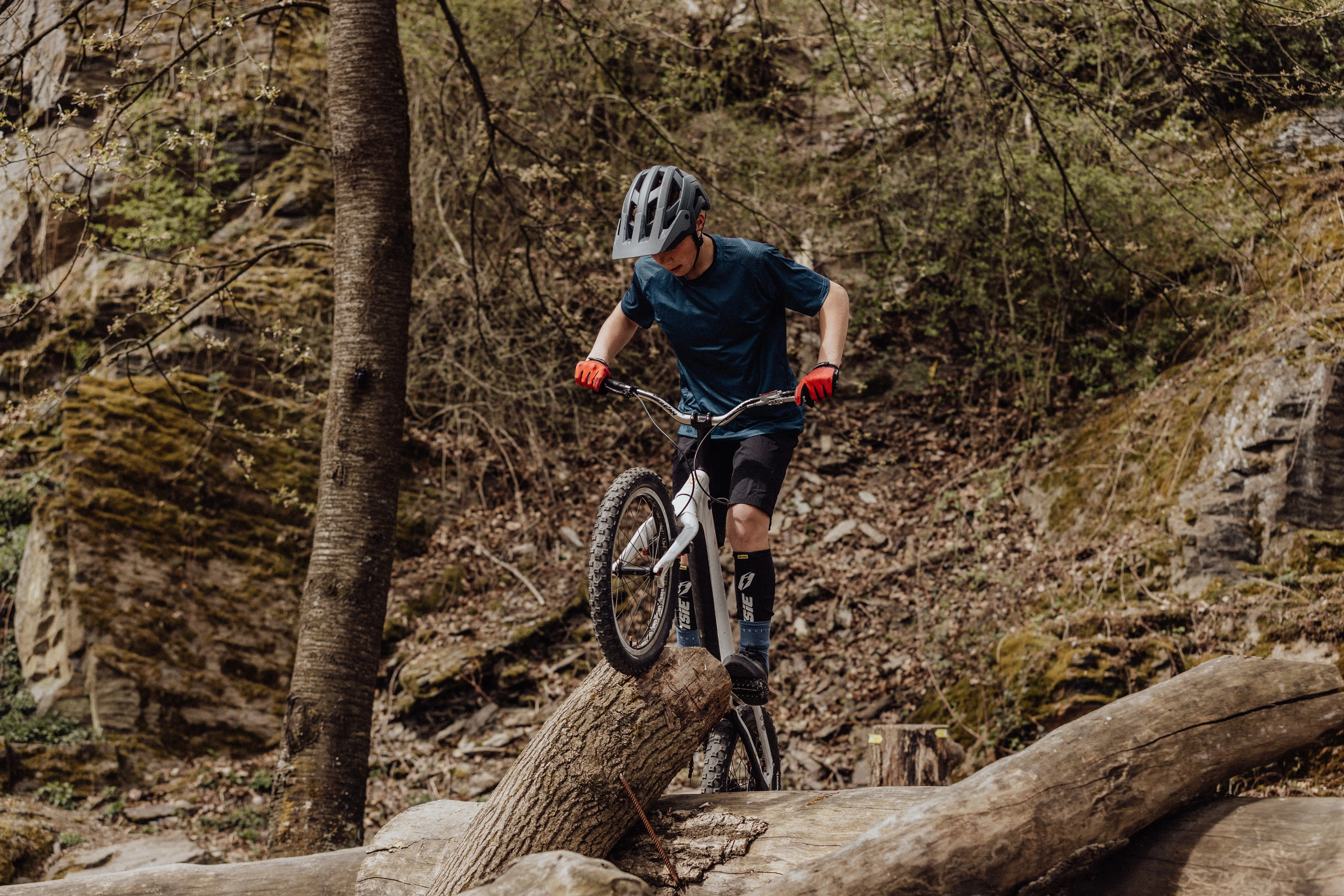 přilba FORCE TRAIL MTB, antracitová