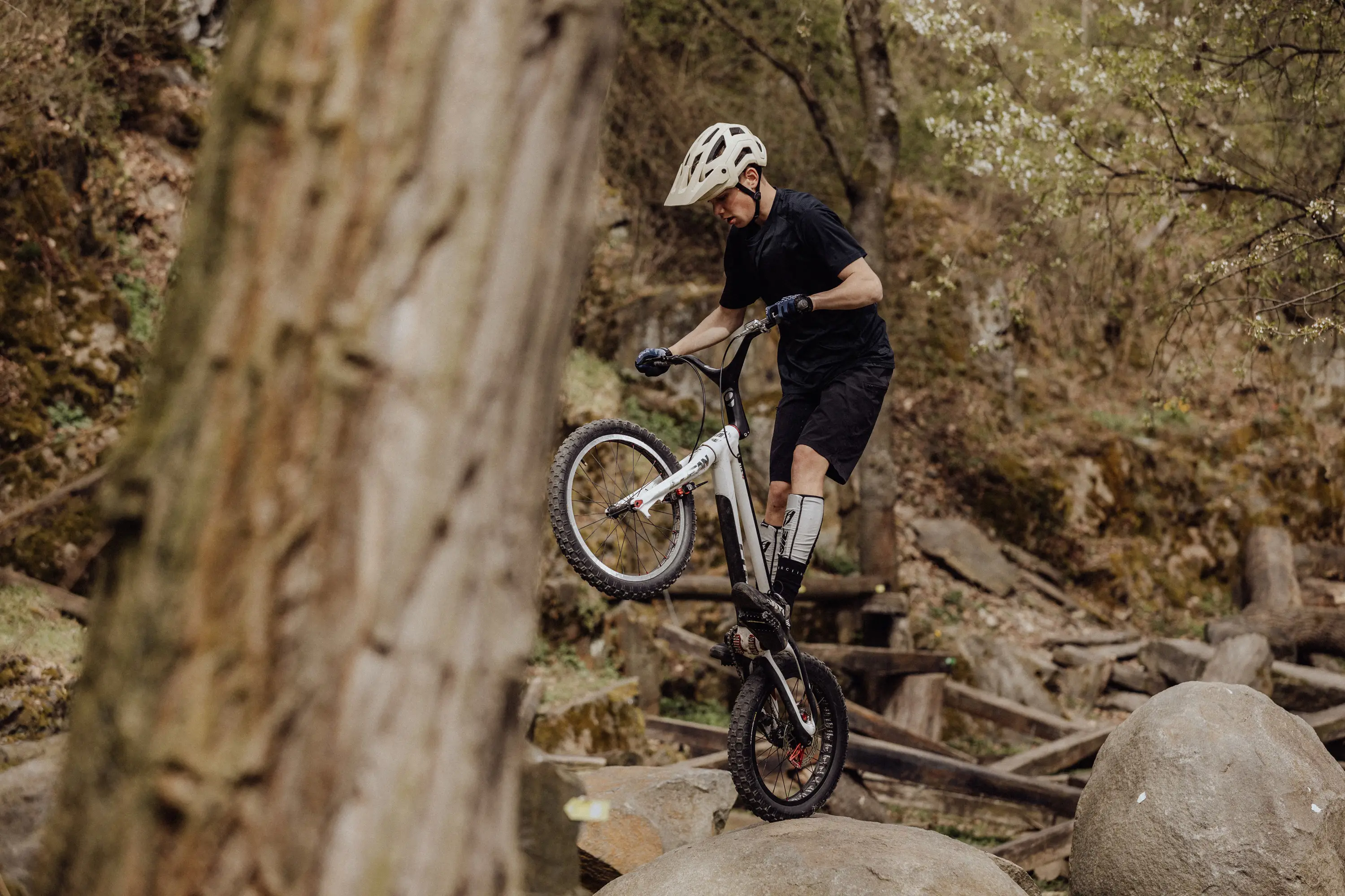 přilba FORCE TRAIL MTB, krémová S - M