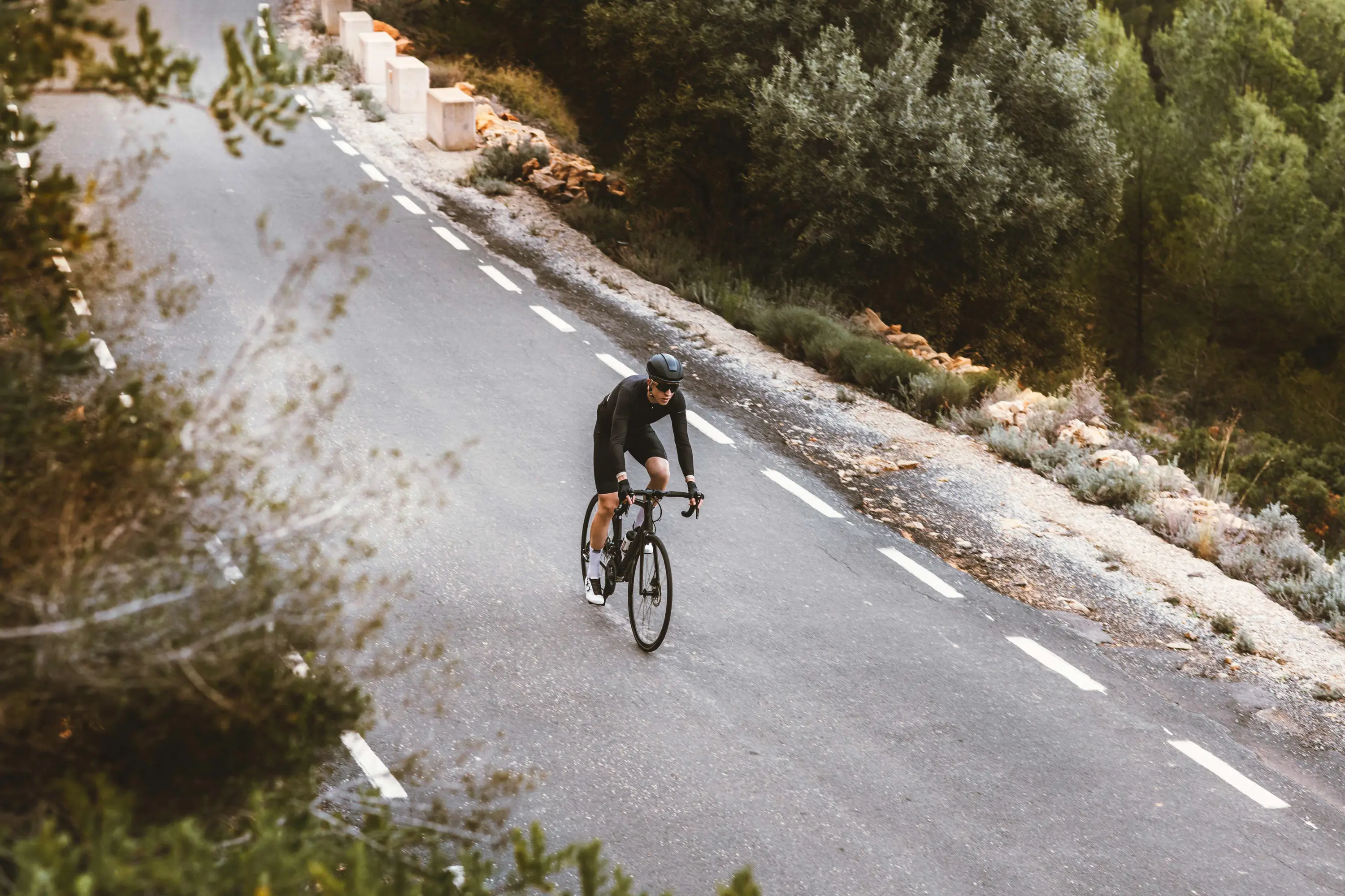 tretry FORCE ROAD REVOLT CARBON, bílé 43