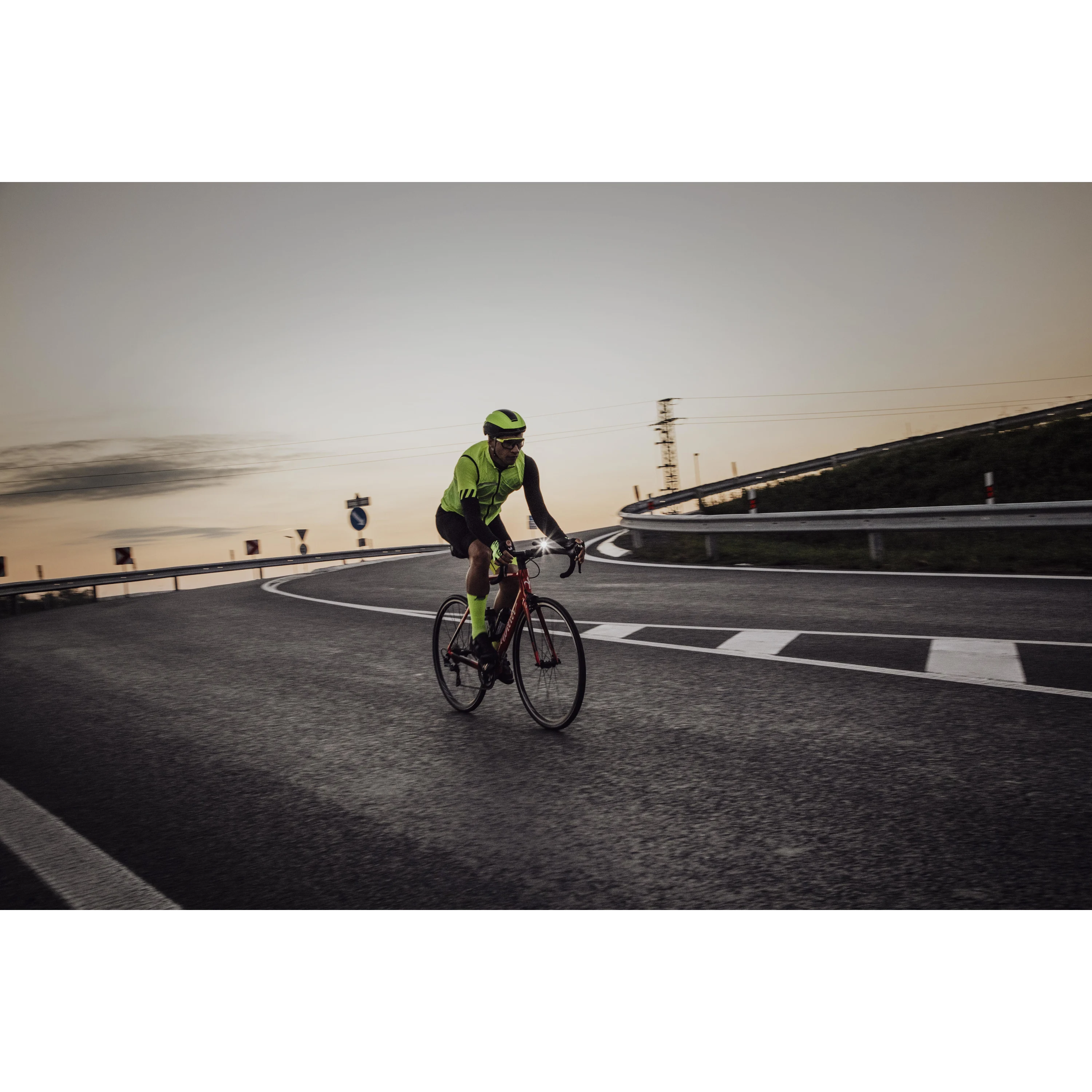 vesta FORCE WINDPRO, plná záda, fluo S